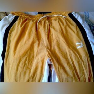 Hey, I selling puma sweaters pants